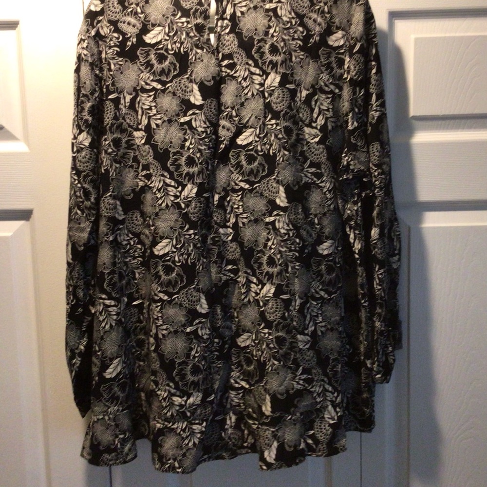Long sleeve floral blouse.
